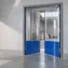 Маятниковая распашная двустворчатая эластичная дверь из ПВХ 240*180