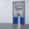 Маятниковая распашная двустворчатая эластичная дверь из ПВХ 280*120